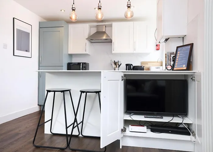 Joivy Contemporary Royal Mile Apartment With Balcony